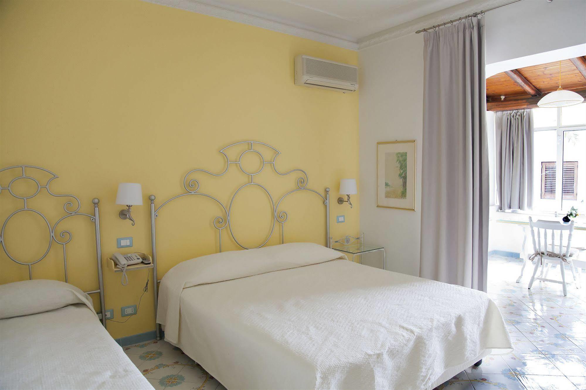 Hotel Residence Mendolita Lipari  Bagian luar foto